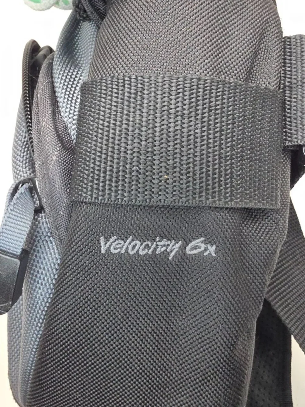 Tamrac Velocity 6X 5766 Crossbody Camera Bag Sling Black Gray Adjustable